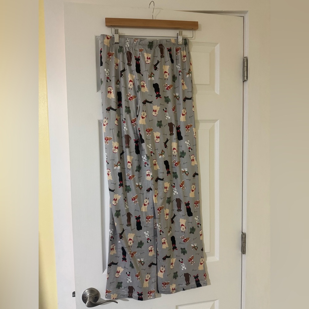 NWT Grey Holiday Dogs Pattern PJ Lounge Pants Size Medium - Picture 6 of 9
